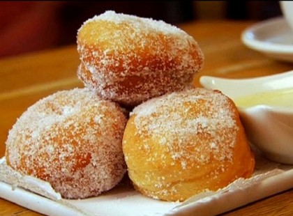 Egyszerű, nagyon finom túrófánk banánkrémmel! Könnyű és isteni. :)