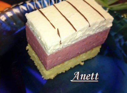 Epres-joghurtos szelet mutatós sütemény nem csak húsvétra!