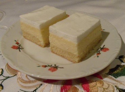 Ez a nekem való Habos túrós szelet! Csodaszép és nagyon kínálja magát :)