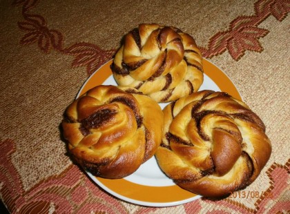 Fahéjas-kakaós csavart csiga, finom, könnyű a tésztája, mutatós és jó kakaós!