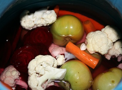 Falusi vegyes savanyúság – roppanós zöldségek egy hét alatt!