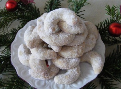 Finom, puha mandulás kifli vaníliás cukorral, 25 perc alatt elkészíthető!