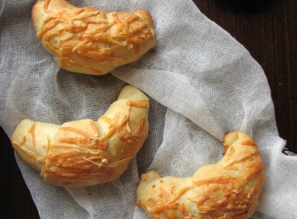 Foszlós sajtos kifli, kelesztés nélkül! Villámgyors sós finomság!