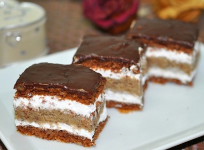 Gesztenyés habos szelet jó sok töltelékkel! Megszépíti a hétköznapokat!