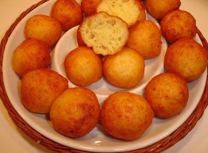 Gyönyörű mosolygós sajtos pirulák – Nagyszerű és egyszerű csemege!