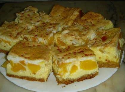 Habos túrós kocka – valódi ünnepi sütemény!