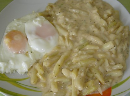 Hideg, tejfölös zöldbabfőzelék, ízlés szerint egy kevés ecettel!