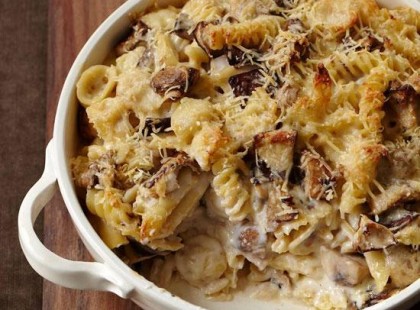 Húsos rakott makaróni, gombával és sok-sok reszelt sajttal!