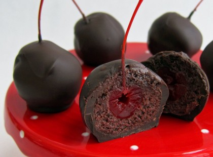 Húsvéti gesztenyegolyók, meggyel vagy mazsolával, sütés nélkül!