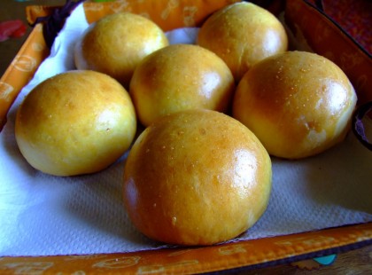 Így készül otthon az igazi foszlós ropogós héjú zsemle!