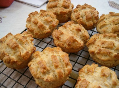 Káposztás pogácsa – Na ide vele, gyorsan! :) Ez borzasztóan eteti magát :-)