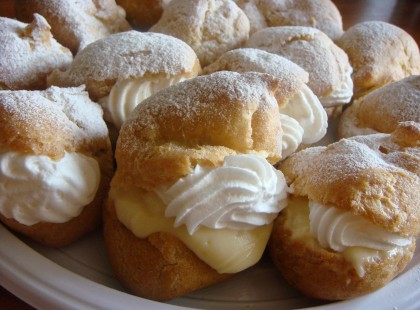 Képviselőfánk vaníliakrémmel vagy sajtkrémmel! Csak eleget készíts belőle! :)