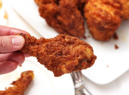 KFC fűszeres csirke – bemutatjuk a titkos pác receptjét!