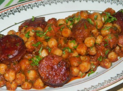 Kolbász paprikás lében – nagyszerű feltét főzelékekhez!