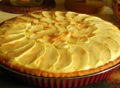 Légiesen könnyed almás túrótorta, ami bármilyen gyümölccsel jól variálható!