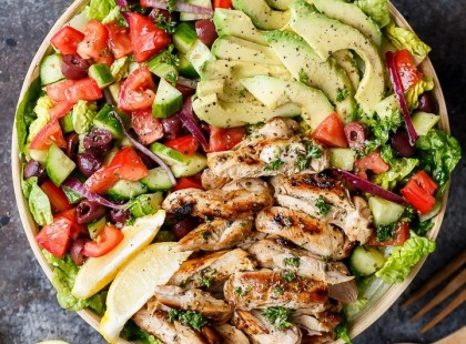 Szuper fogyasztó mediterrán csirkés saláta és mégis mennyei finom? Igen! :D + videó