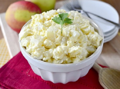 Majonézes krumplisaláta egyszerűen! Könnyen elkészíthető és nagyon finom!