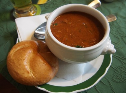 Mámorító gulyás erőleves – ilyet még biztosan nem ettél, de imádni fogod!