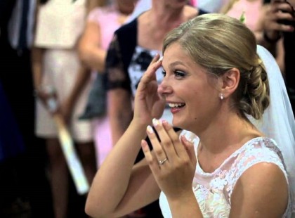 Az újdonsült férj a nyitótánc közben elküldte a parkettről a feleségét! Ami ezután következik azon Te is ledöbbensz...