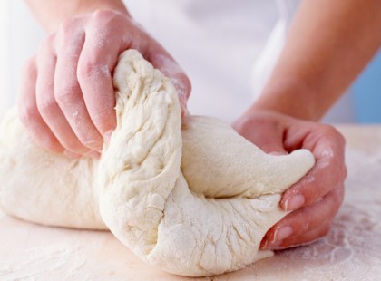 Meglepően sok mindenre felhasználható könnyű, gyors kelt tészta dagasztás nélkül