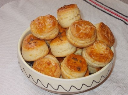 Mosolygós leveles vajaspogácsa ahogy régen csinálták!  Mindig elfogy frissiben! :)