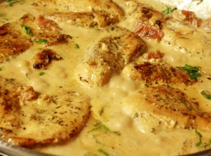 Mustáros tejfölös csirke – tényleg csábító kis étel!