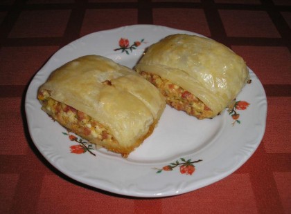 Nagyon szuper sonkás-tojásos rétes! Sikert aratott, nagyon finom lett!