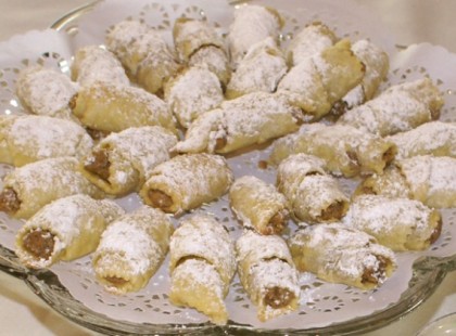 Omlós házi diós kifli, és még keleszteni sem kell! Ráadásul nagyon egyszerű recept!