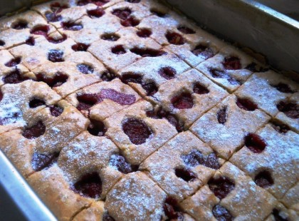 Pehelykönnyű meggyes lepény, ennél finomabbról álmodni sem lehet!