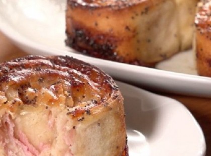 Pizzatekercs házilag – az olvadozó sajtnak te sem tudsz ellenállni!