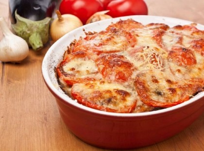 Rakott padlizsán paradicsommal vagy hússal – 2 bámulatos recept!