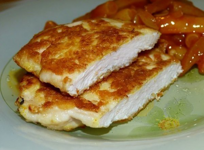 Rántott csirkemell, különleges sajtos panírban!  A nagymama rántott csirkéje is elbújhat mellette!