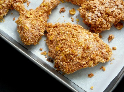 Ropogós fűszeres csirke, csodás panírban tojás nélkül, sütőben sütve!