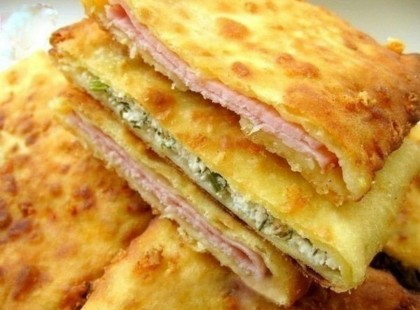 Sajtos lepény sonkával töltve, ha egyszer megkóstolod folyton erre az ízre vágysz majd!