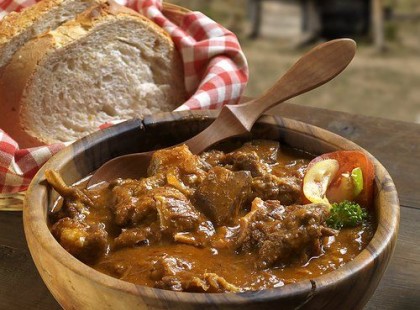 Tejfölös báránypaprikás galuskával jó eséllyel a kedvenceddé válik!