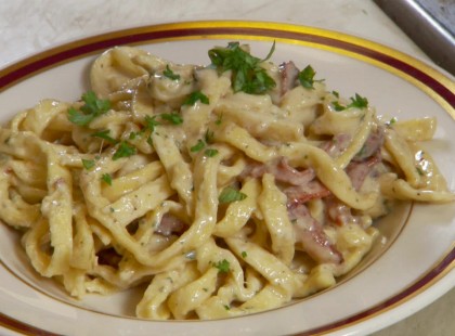 Tejfölös húskocka spagettival – rajongok ezért a tejfölös szaftért!