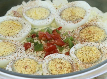 Tojássaláta tele minden jóval! Húsok mellé kiváló köret!