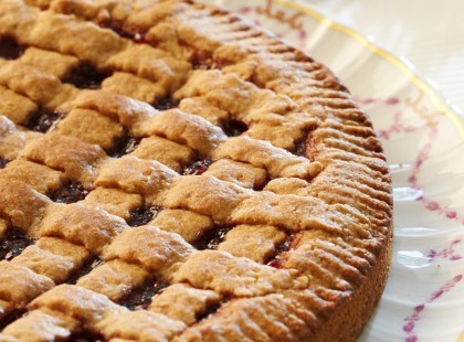 Tökéletes nagyiféle rácsos linzer lekvárral töltve!