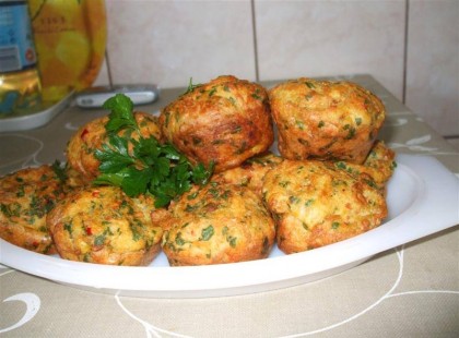 Töltelék muffin sütőben sütve! Önálló ételkén egy vacsira, salátával, remek!