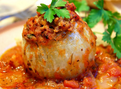 Töltött hagyma, különleges finomság, tele ízzel!