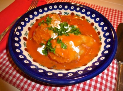 Töltött paprika paradicsommártással, ahogy vidéken főzik!