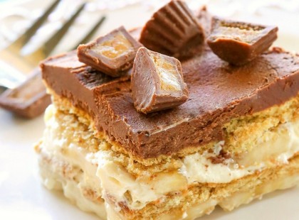 Vaníliakrémes banános szelet sütés nélkül, rengeteg csokoládéval!