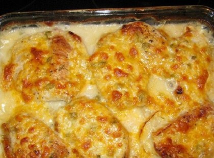 Varázslatos tejfölben sült sajtos szelet a sütőből!