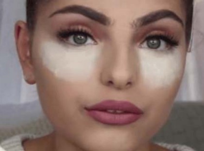 A nő csak szódabikarbónát tett a szeme alá és az eredmény elképesztő lett!