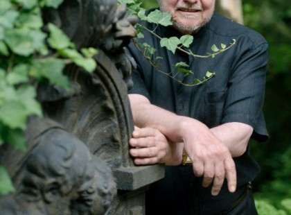 750 milliós kastélyba költözött a 30 ezret kereső Oszter