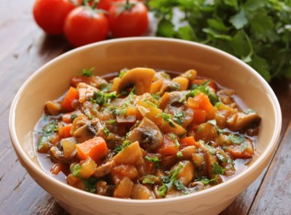 Villámgyors zöldséges gombapörkölt – gyomorkímélő újévi finomság!