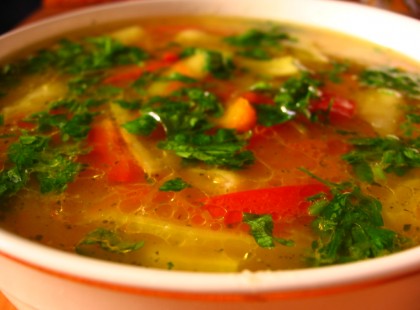 Zöldbableves hússal, szalonnával –  tessék kipróbálni, és beseperni a dicséreteket :-)