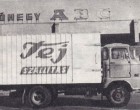 Régen anno mikor még tej íze volt a tejnek. A papám IFA-n szállított tejet 20 éven át. Volt, hogy én is elkísértem egy - egy éjszakai járatra. Hajnalra már végeztünk is és mindenhol ott volt a tejtermék. Imádtam mikor kinyitottuk a rakodóteret és telis tele volt mindenféle finomsággal. Mikor először láttam olyan érzés, mintha tejországban lennék. Előtte soha nem láttam, annyi ládányi finomságot. Akkor még hírből sem ismertük a tejallergiát, ilyen, hogy ételintolerancia szó végképp fel sem merült. Ettünk, ittunk, amit szerettünk. A tejnek is más íze volt még nem reggeli italnak hívták. Szívesen felülnék most is arra az IFA-ra, bár képzeletben megtehetem ahányszor csak szeretném.