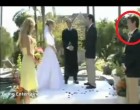 Az egyik tanú pillanatok alatt tönkrevágta az esküvőt! :D Majdnem becsurgattunk a röhögéstől!!