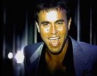 Ma 42 éves a szívtipró spanyol énekes, Enrique Iglesias!! Nők milliói imádják, a legendás slágerét hoztuk el nektek!